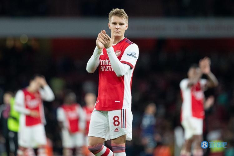  阿森纳终结曼城不败，厄德高世界波制胜  