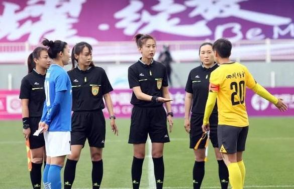  佛罗伦萨新星双响助球队惊险保级成功  