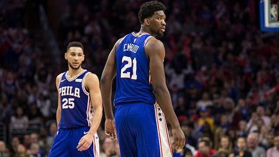  76人恩比德复出，28分15板击退公牛反扑  